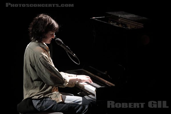ADRIANNE LENKER - 2024-05-02 - PARIS - Le Trianon - Adrianne Elizabeth Lenker